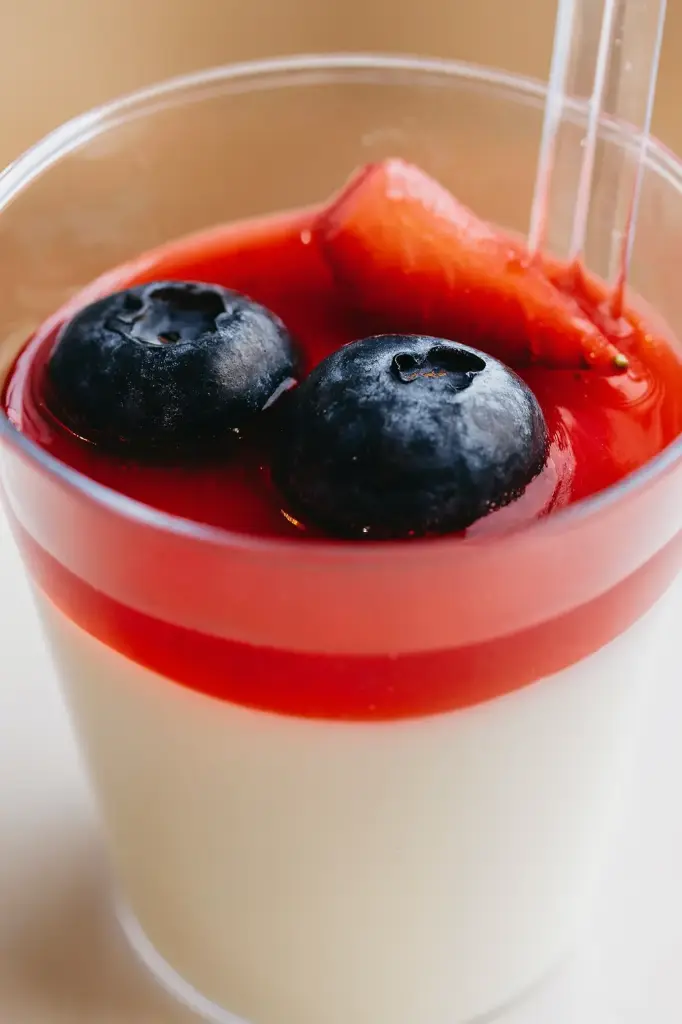 (Canape) Strawberry Panna Cotta (1pc)