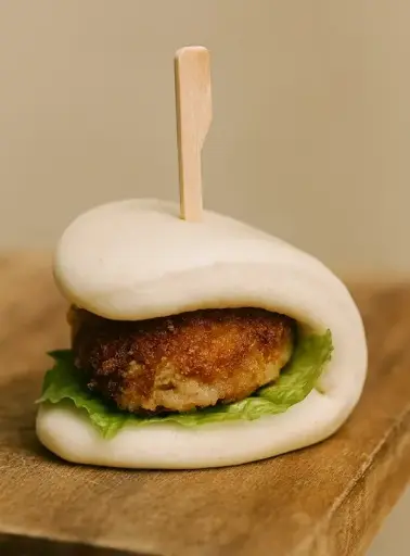 (Canape) Chicken Katsu Mantou w Caramelized Onion (1pc)